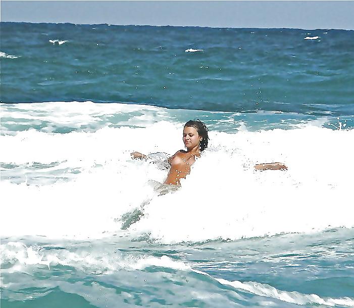 25P Favorite Beach Babes 9