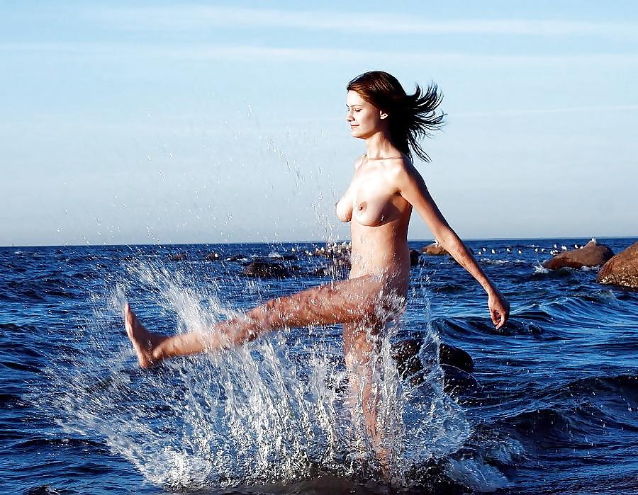 25P Favorite Beach Babes 9