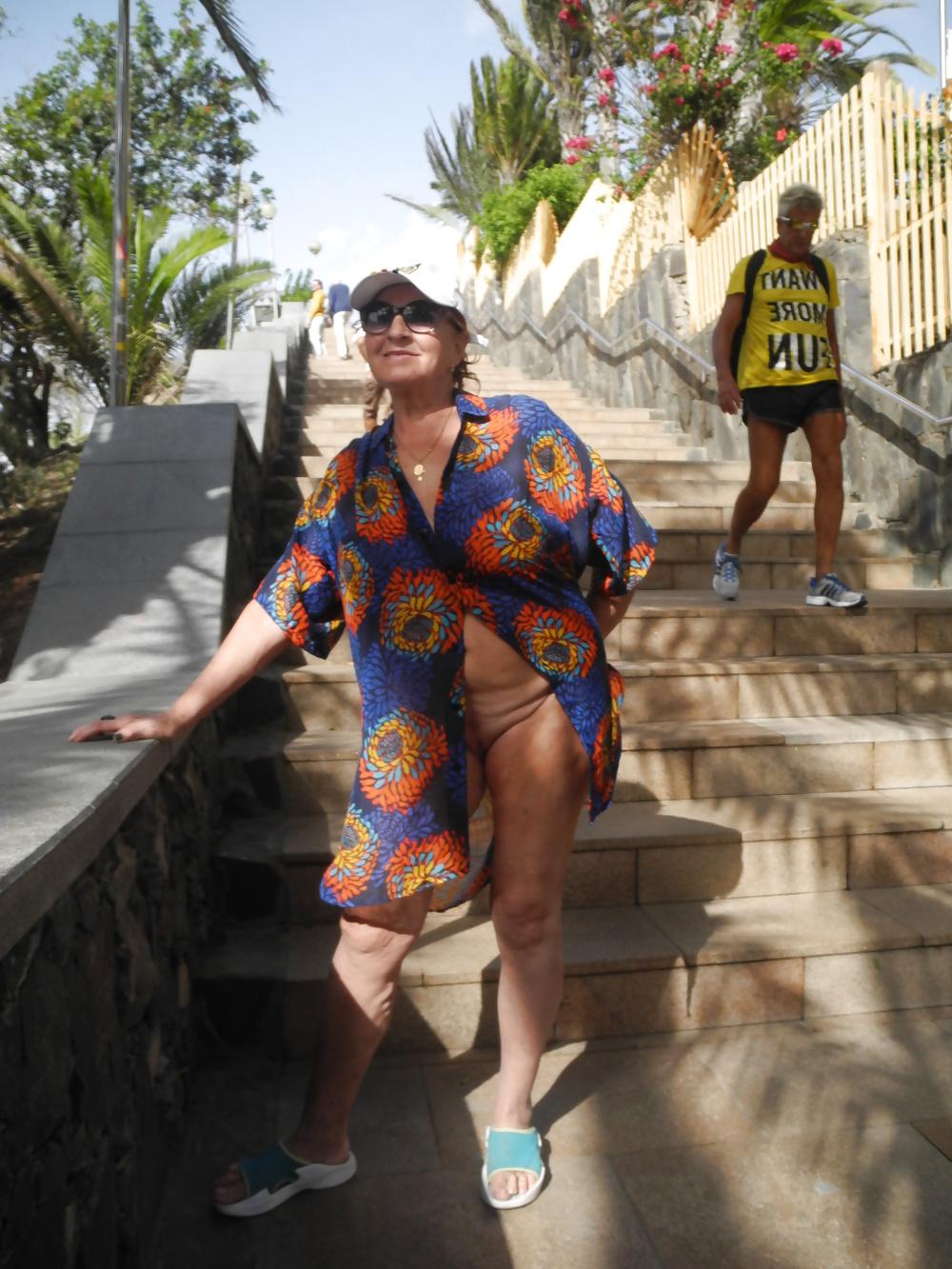 13P Adult woman in the streets of Maspalomas 