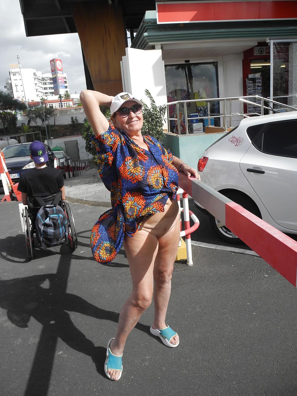 13P Adult woman in the streets of Maspalomas 