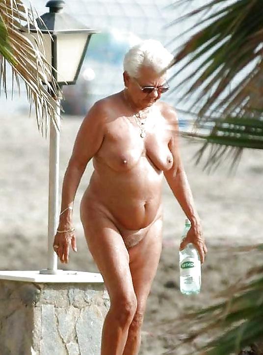 25P Nude Beach Cunts