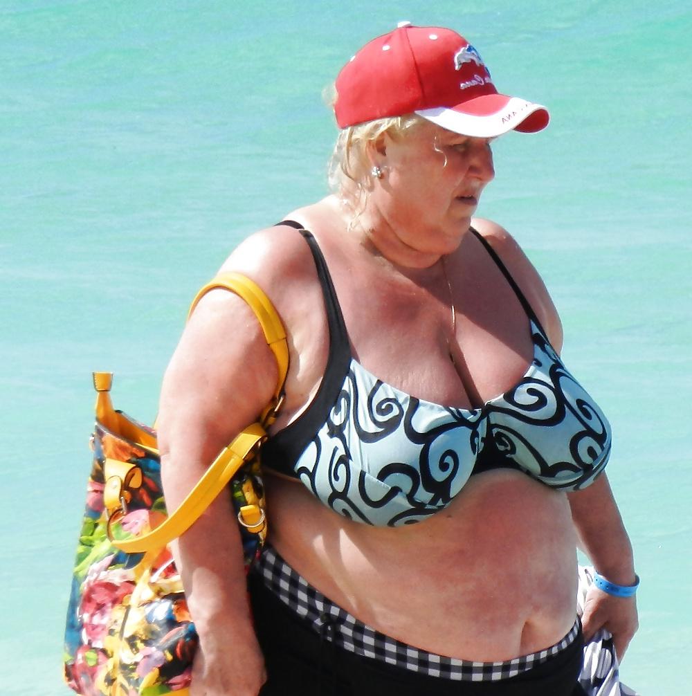 19P Beach boobs milfs and grannies