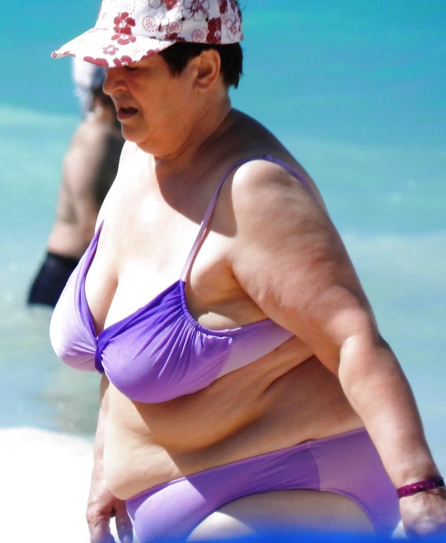 19P Beach boobs milfs and grannies