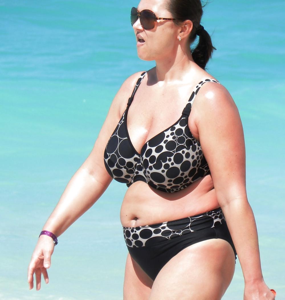 19P Beach boobs milfs and grannies