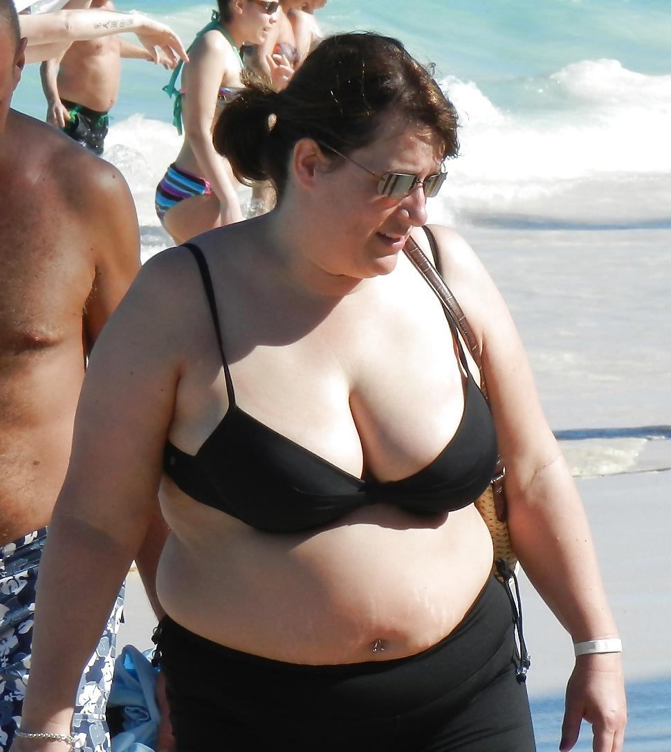 19P Beach boobs milfs and grannies