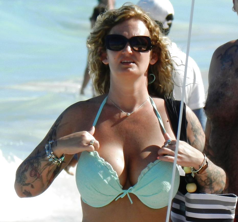 19P Beach boobs milfs and grannies
