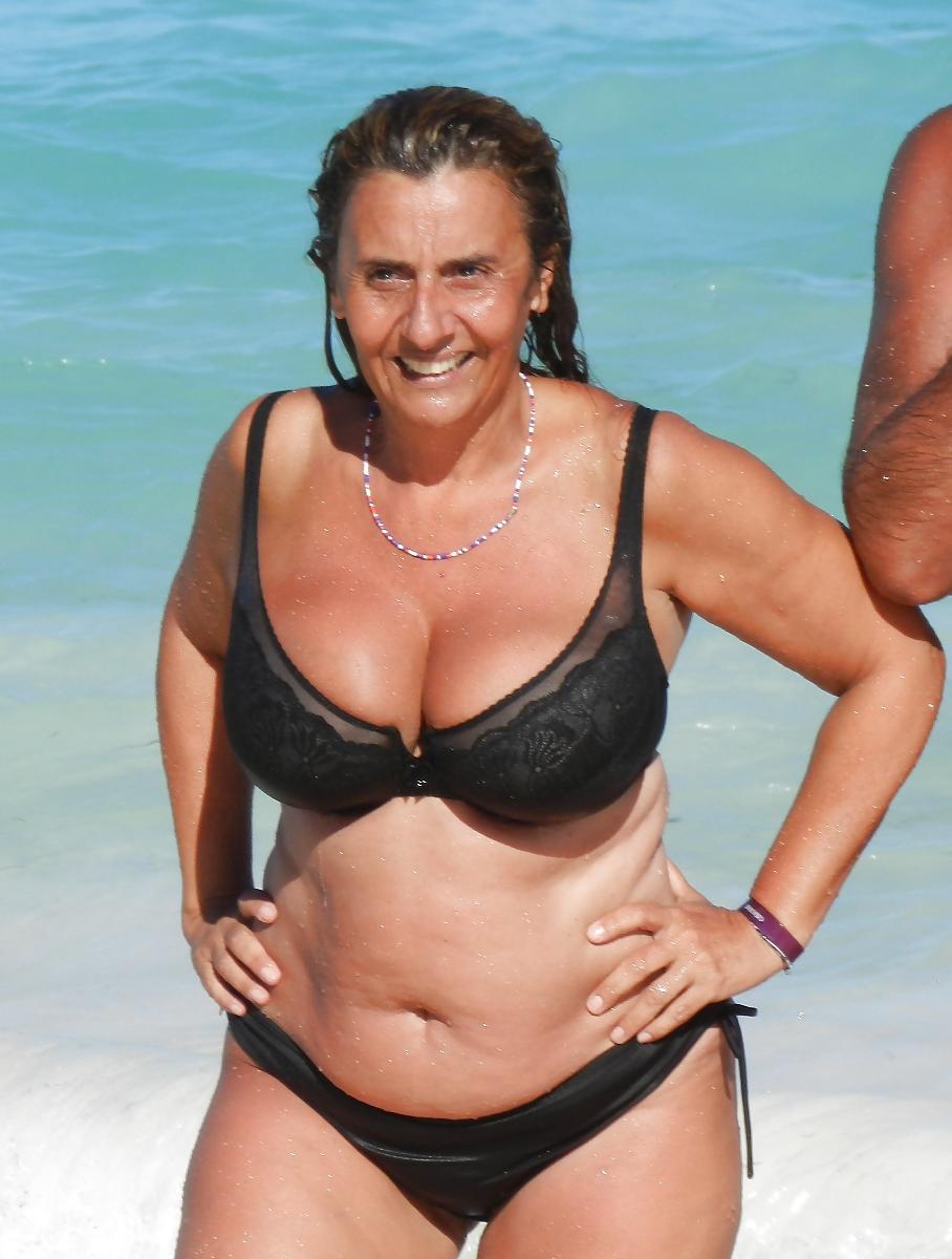 19P Beach boobs milfs and grannies
