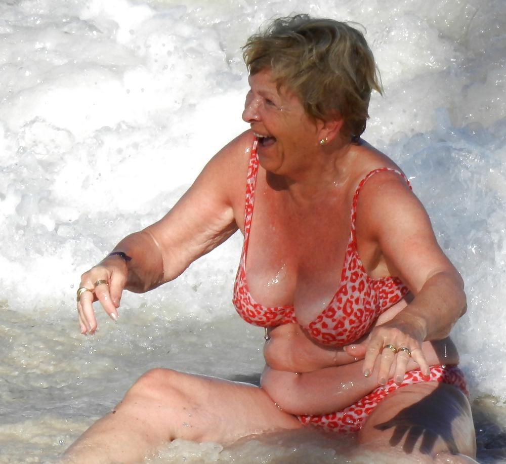 19P Beach boobs milfs and grannies