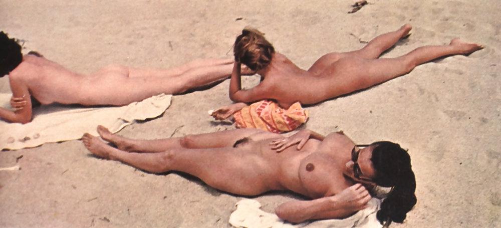 12P TheSandfly Glorious Beach Retro Girl Group Fun!