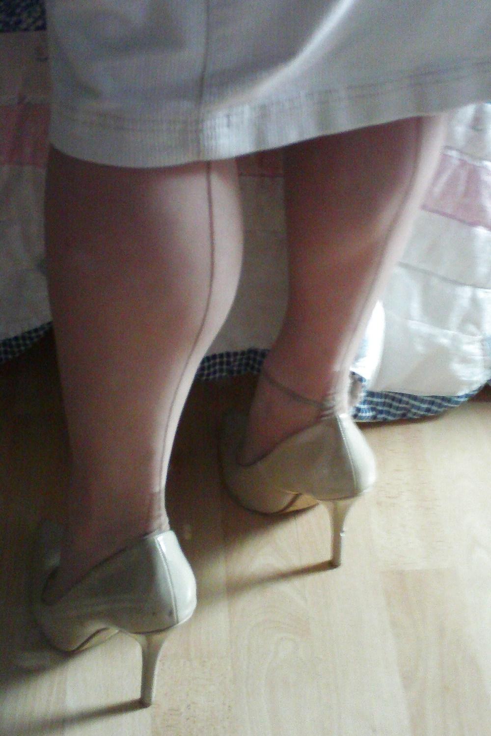 21P FF seamed nylon stockings and heels