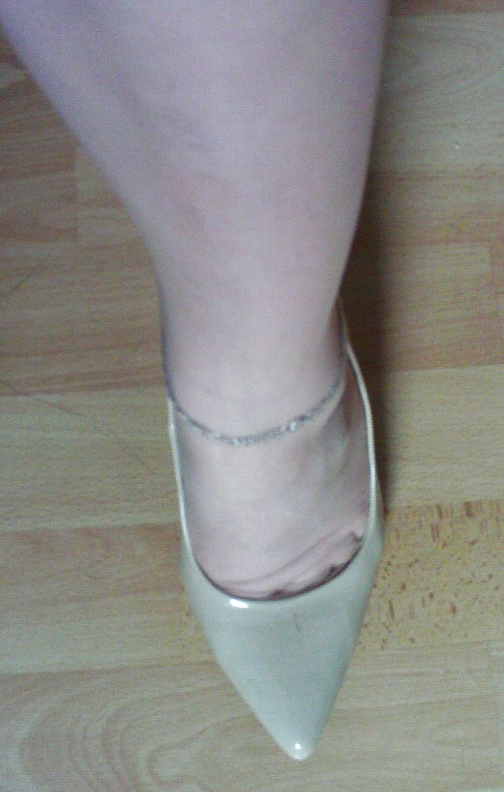 21P FF seamed nylon stockings and heels
