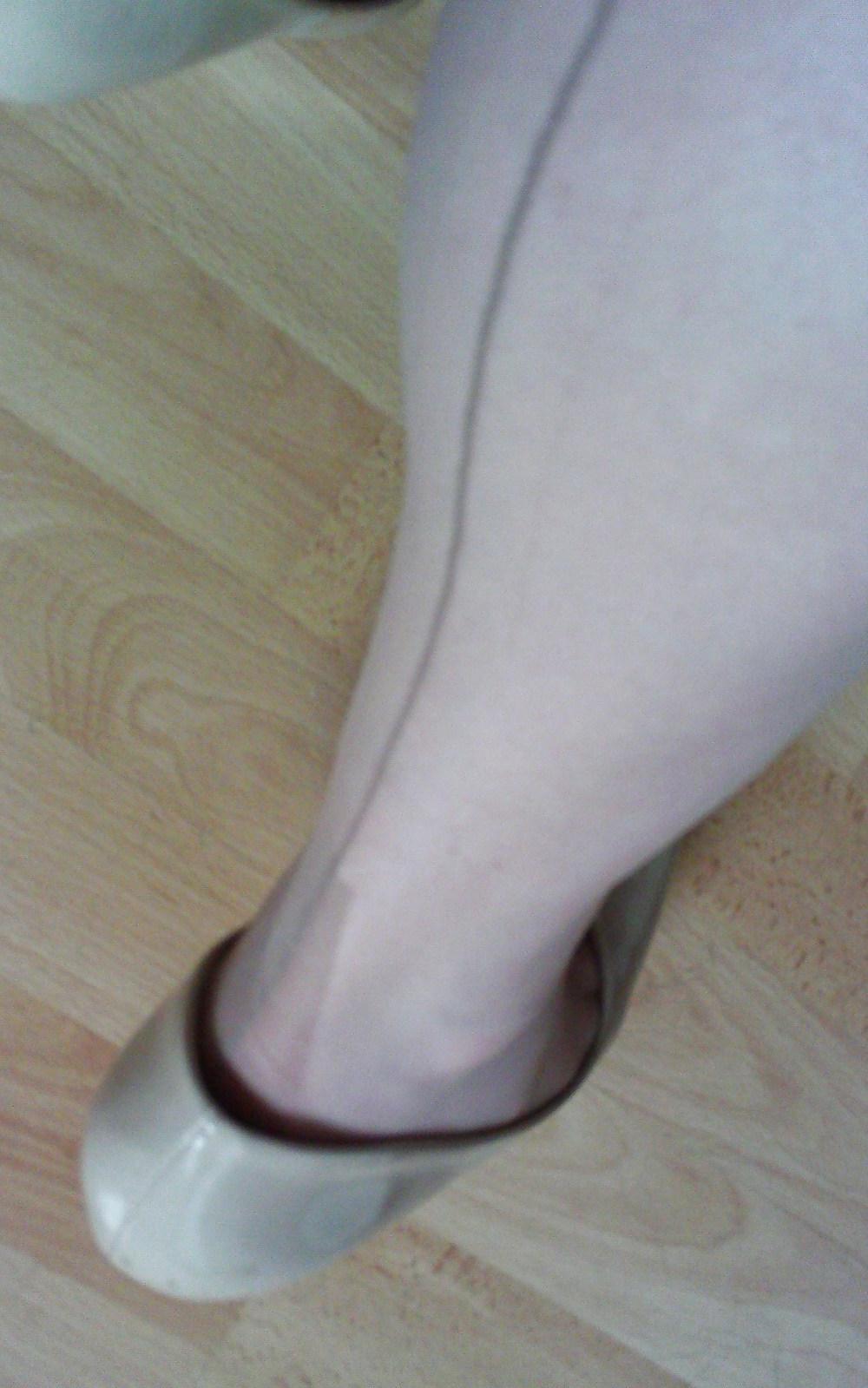 21P FF seamed nylon stockings and heels