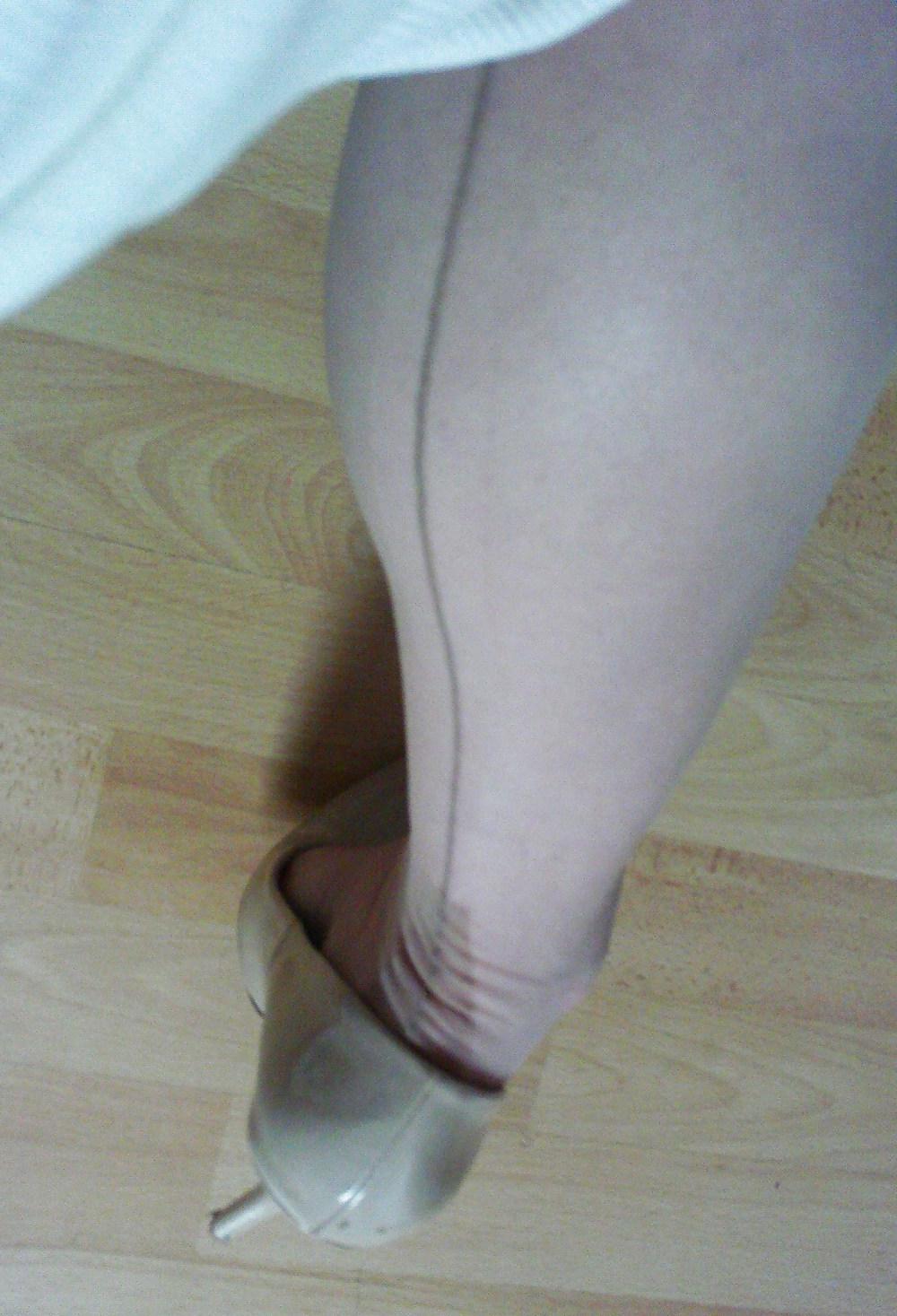 21P FF seamed nylon stockings and heels