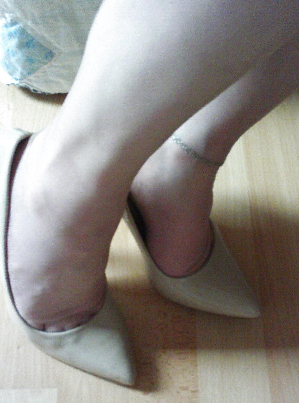 21P FF seamed nylon stockings and heels