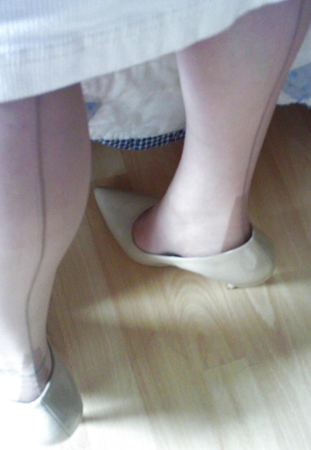 21P FF seamed nylon stockings and heels