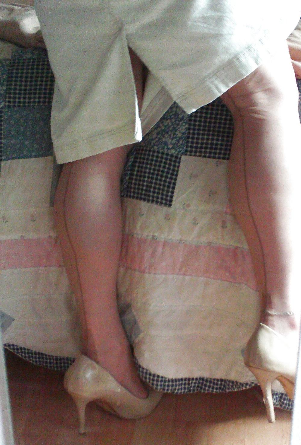 21P FF seamed nylon stockings and heels