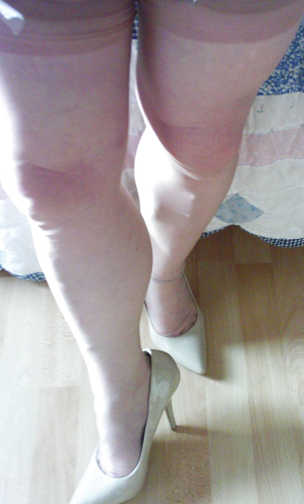 21P FF seamed nylon stockings and heels