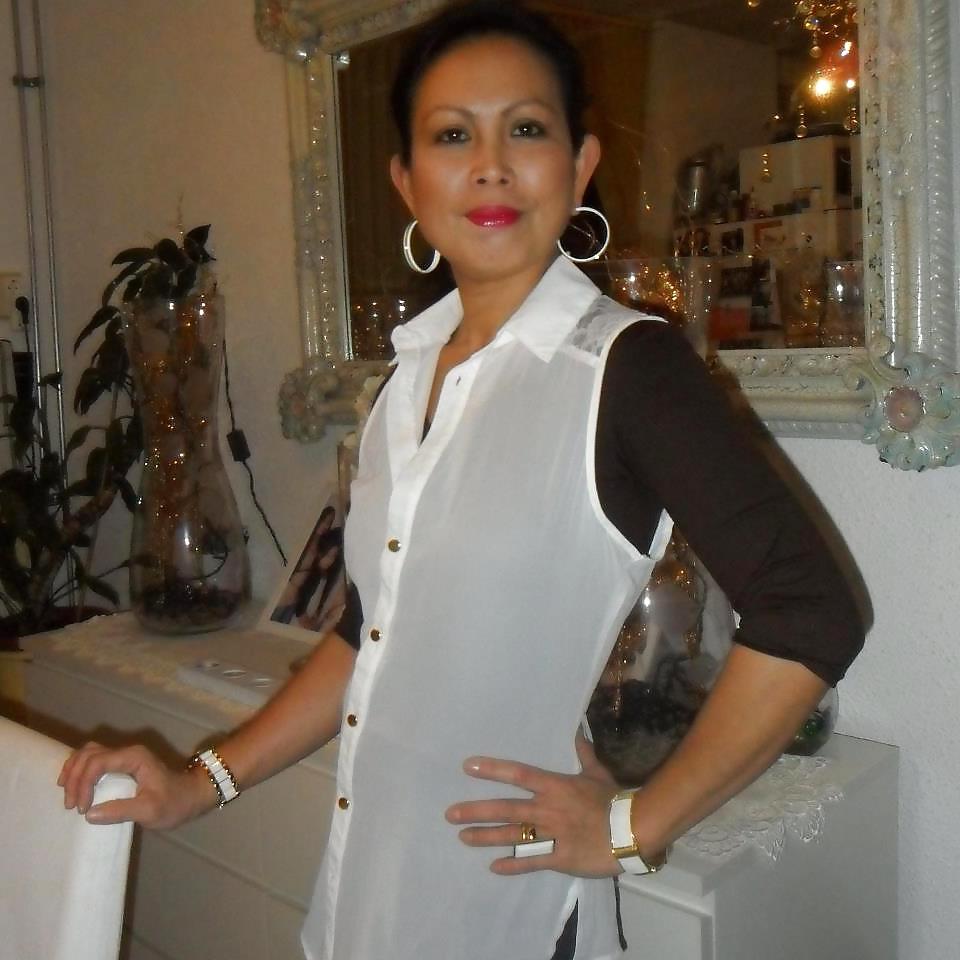 14P Indonesian Milf Slut Mom