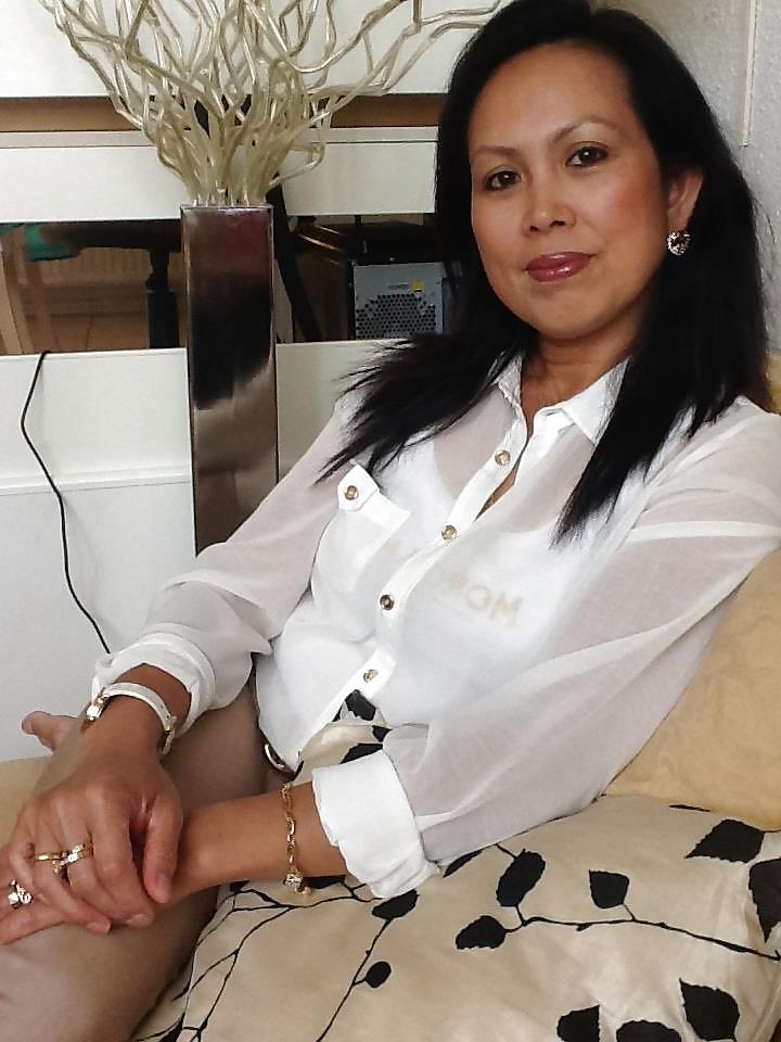 14P Indonesian Milf Slut Mom