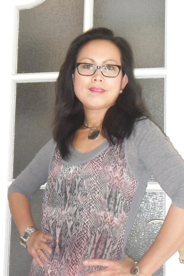 14P Indonesian Milf Slut Mom
