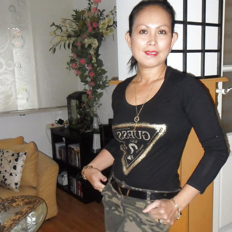 14P Indonesian Milf Slut Mom