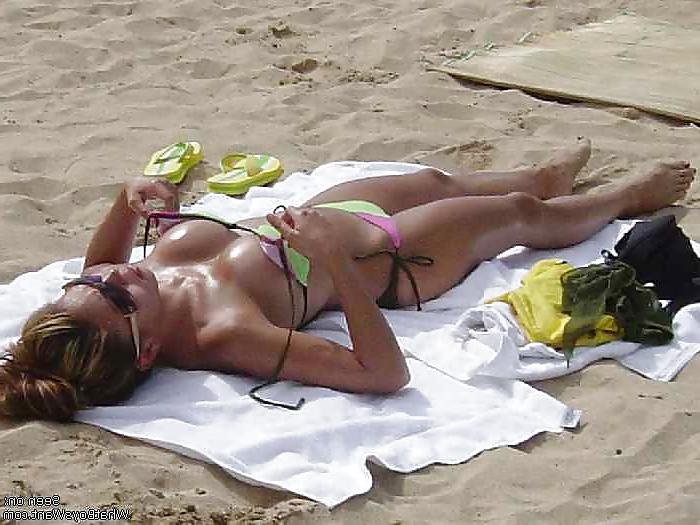 25P Girls at the beach 9