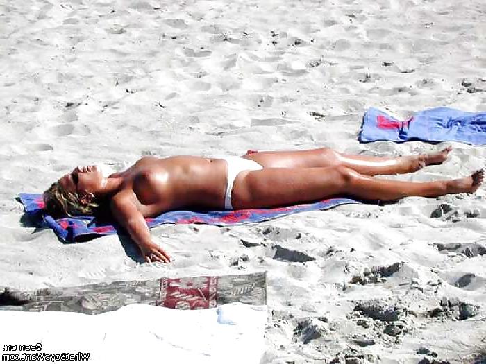 25P Girls at the beach 9