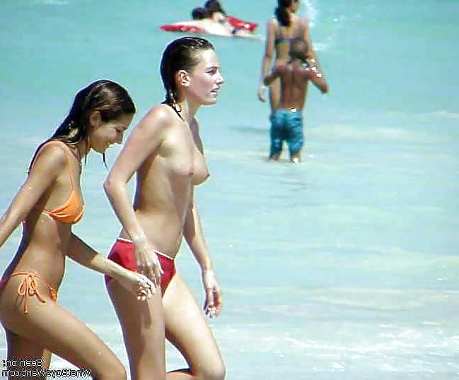 25P Girls at the beach 9