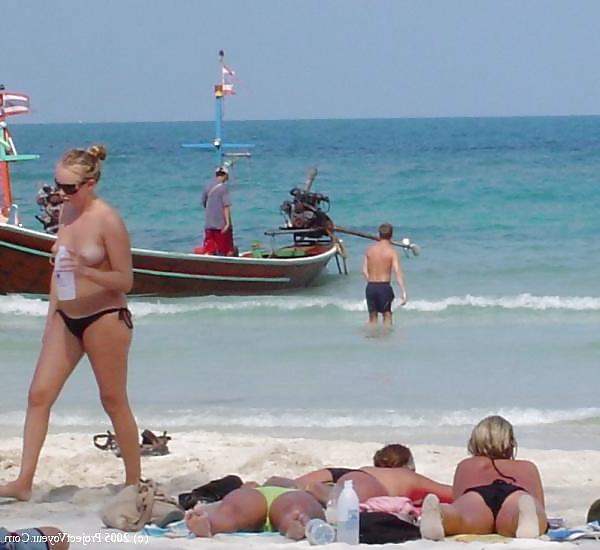 25P Girls at the beach 9