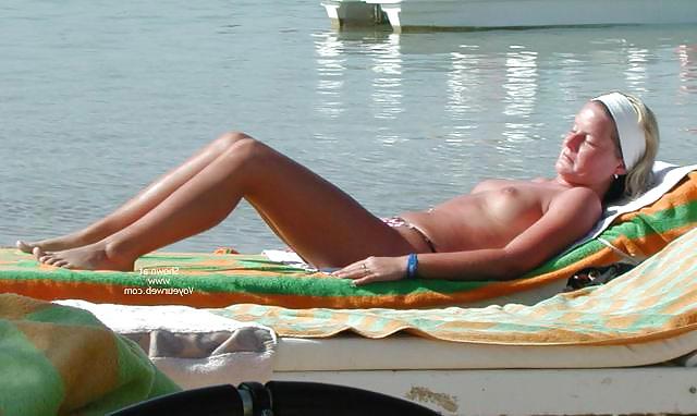25P Girls at the beach 3