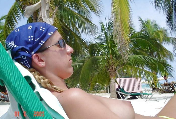 25P Girls at the beach 3