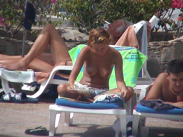 25P Girls at the beach 3