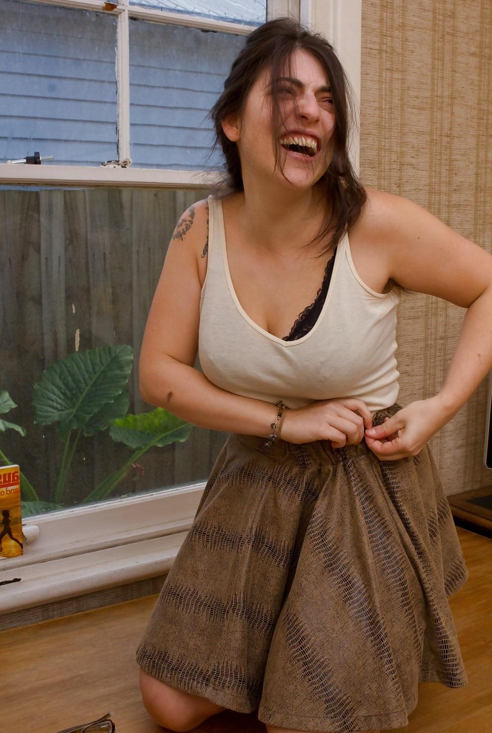 20P Hairy Armpits - Nora all smiles 