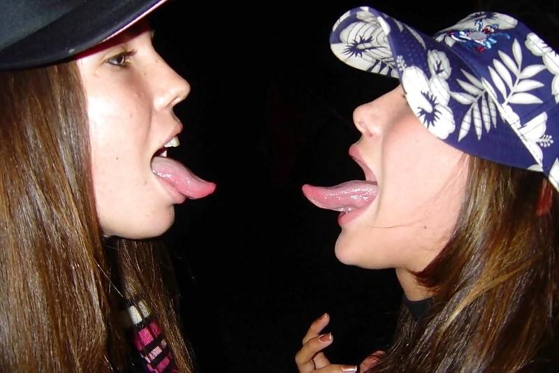 25P Tongue Seduction