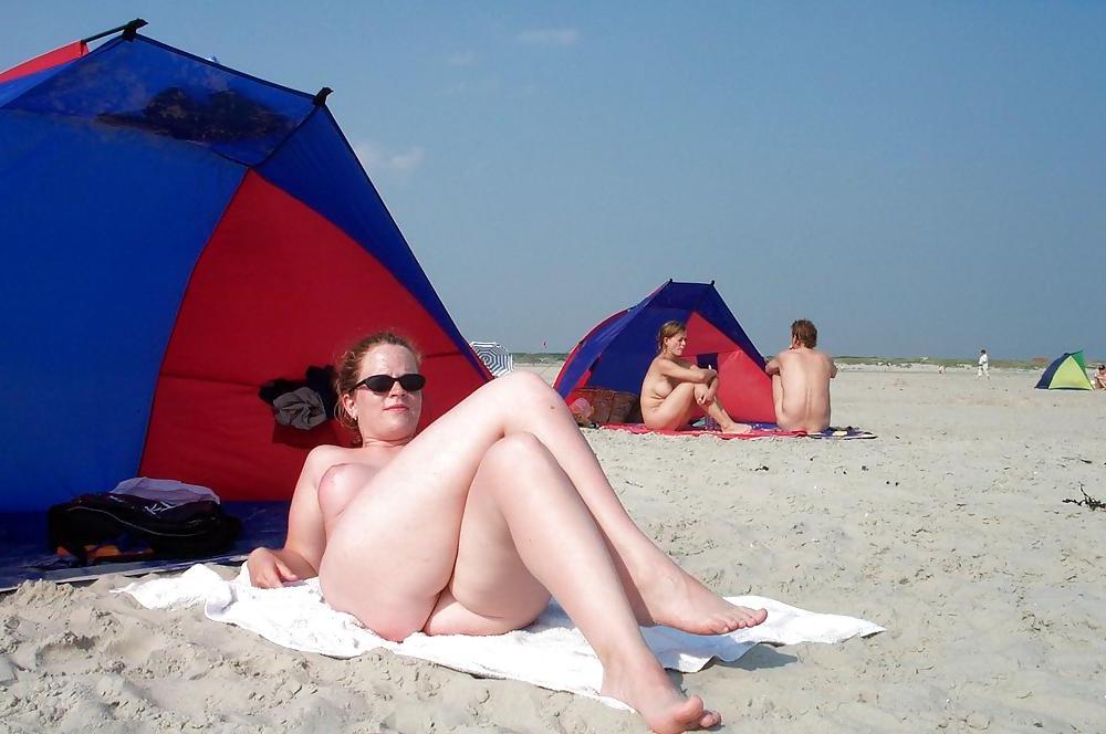 25P I Love Being Nude at the Nudist Beach