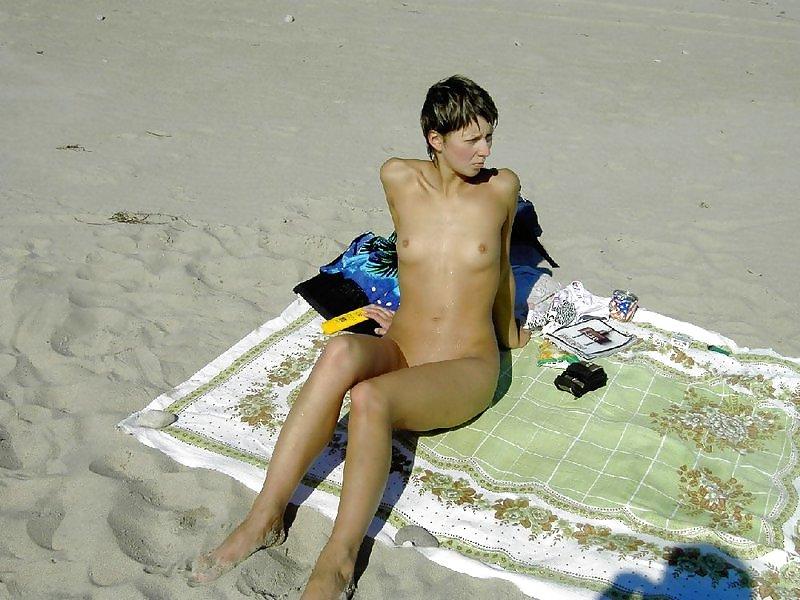 25P Nudist Beach Fun