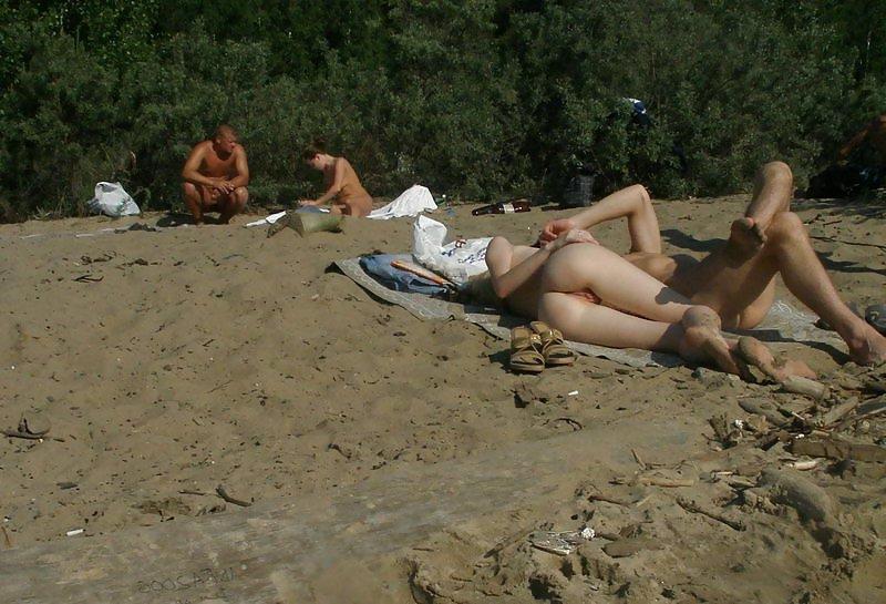 25P Nudist Beach Fun