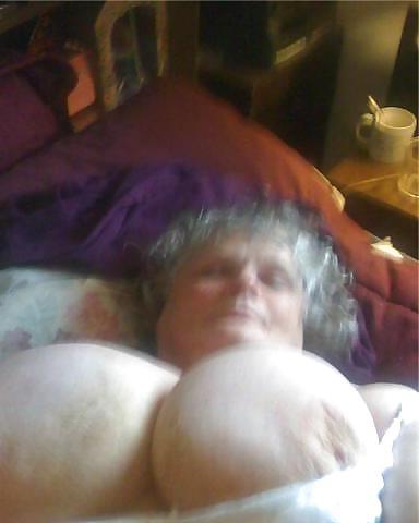7P Mature pussy workout