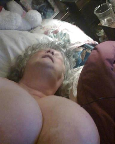 7P Mature pussy workout