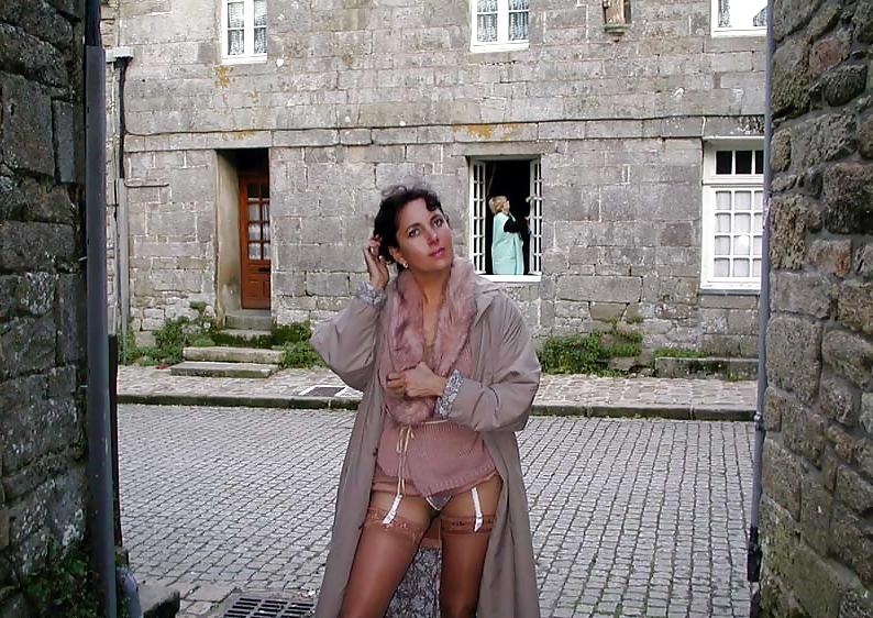 25P FRENCH NADINE flashing at Locronan 2002