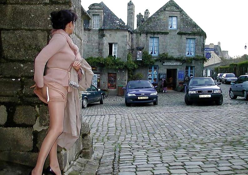 25P FRENCH NADINE flashing at Locronan 2002