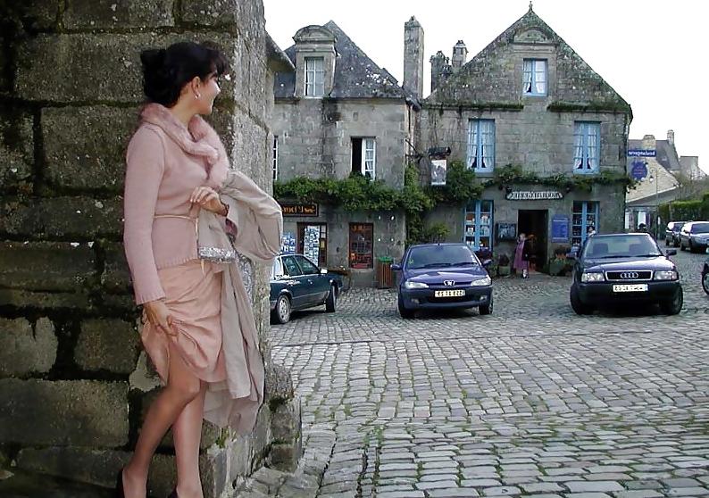 25P FRENCH NADINE flashing at Locronan 2002