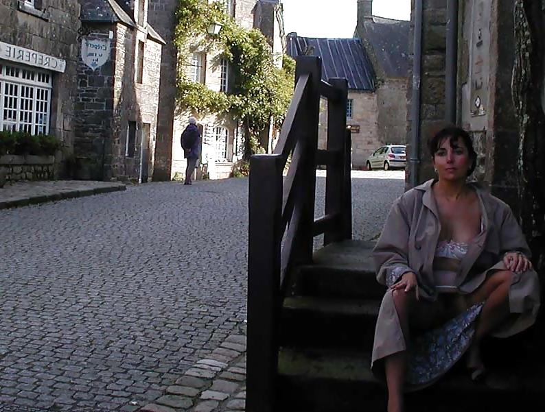25P FRENCH NADINE flashing at Locronan 2002