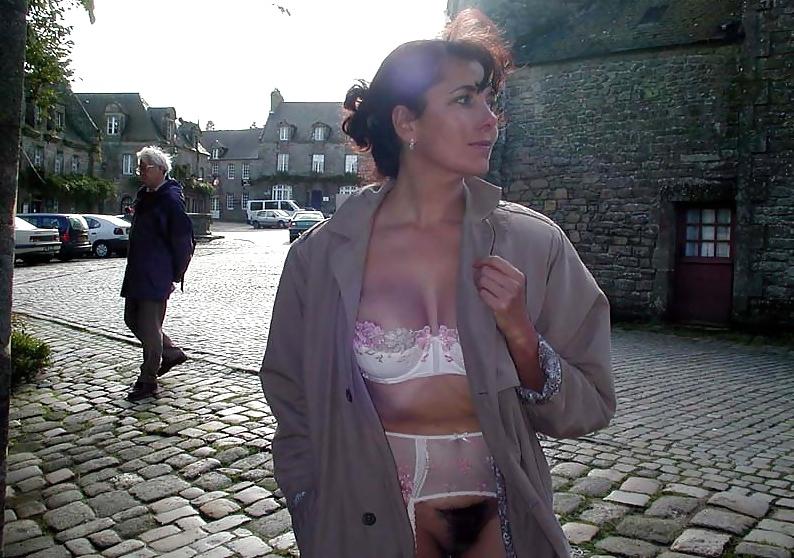 25P FRENCH NADINE flashing at Locronan 2002