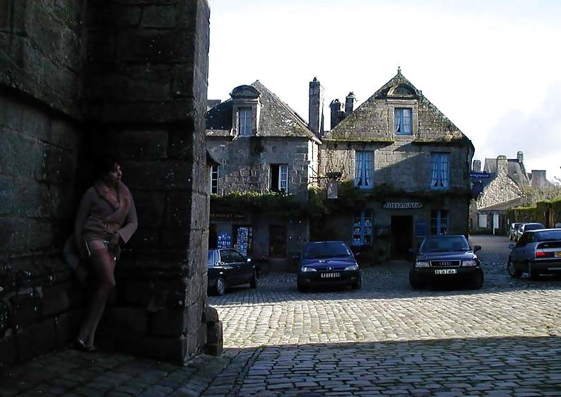 25P FRENCH NADINE flashing at Locronan 2002