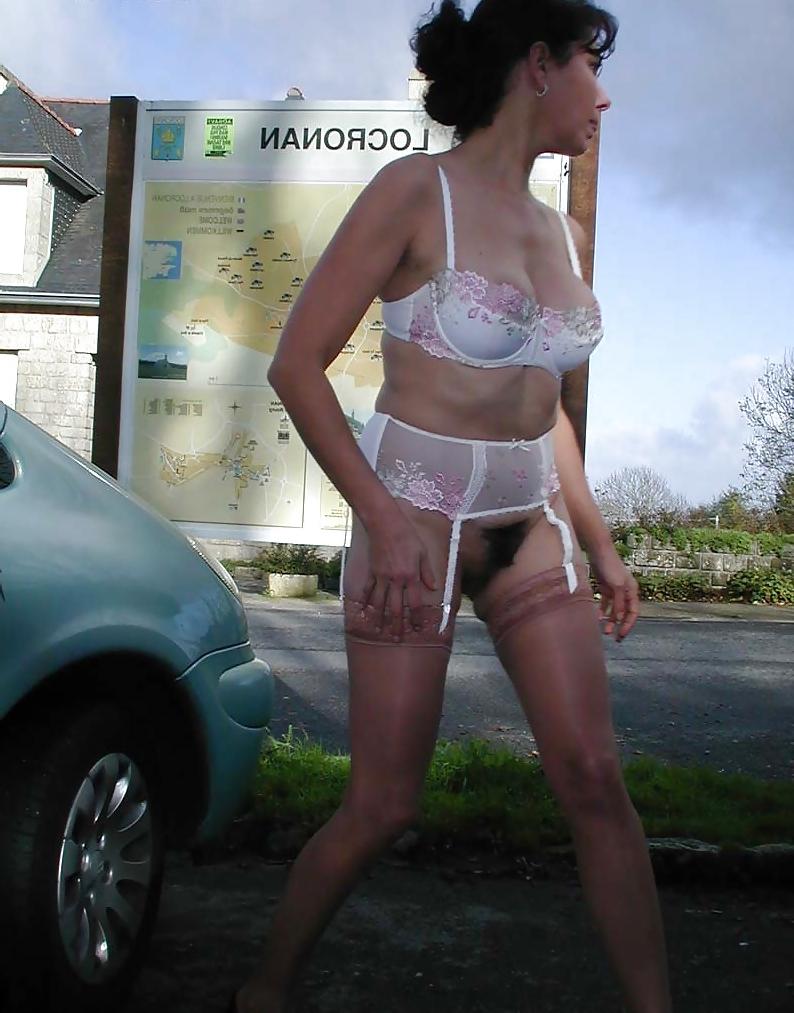 25P FRENCH NADINE flashing at Locronan 2002