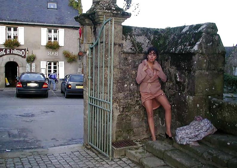 25P FRENCH NADINE flashing at Locronan 2002
