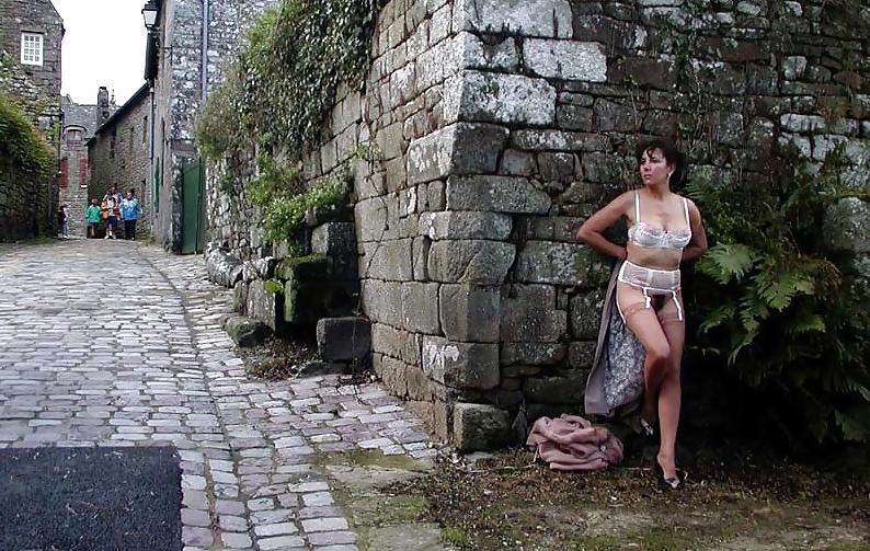 25P FRENCH NADINE flashing at Locronan 2002