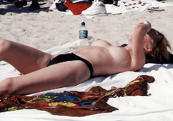25P Girls at the beach 4