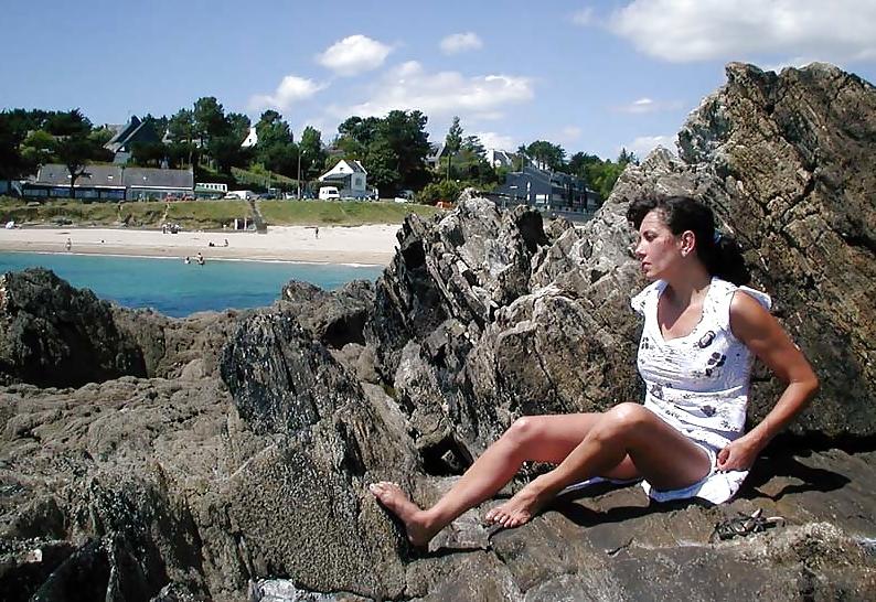 25P FRENCH NADINE flashing on a Brittany beach 2003